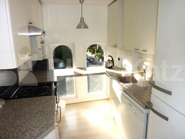 			CAMDEN SQUARE!!, 2 Bedroom, 1 bath, 1 reception Flat			 South Villas, CAMDEN SQUARE